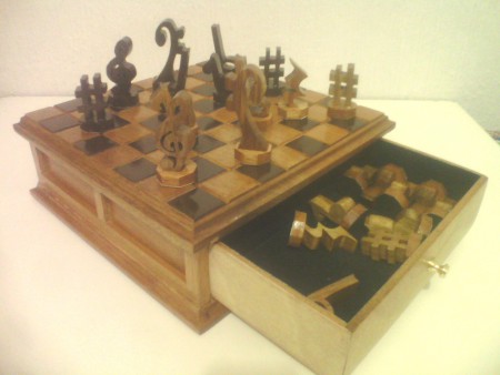 Medidas caja: 29 cm x 29 cm x 8 cm Medidas piezas: 4.5 cm asta 7 cm